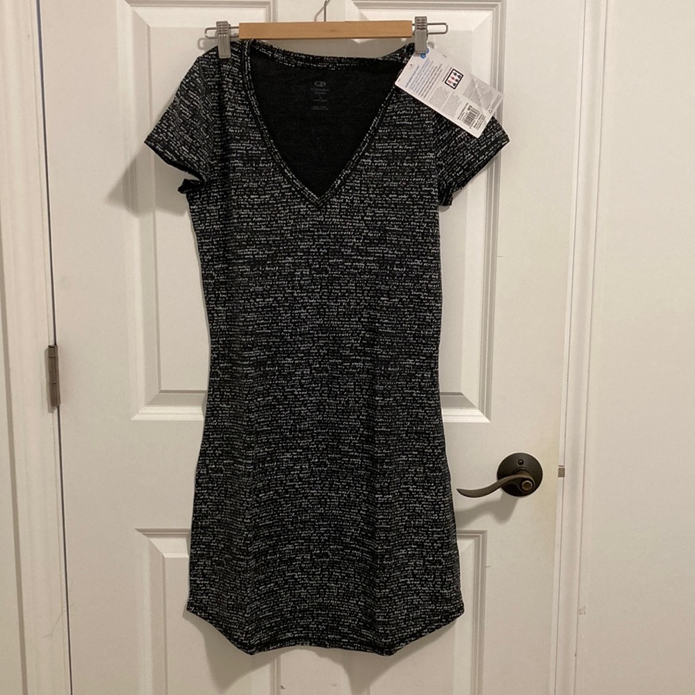 Brand new Icebreaker Yanni Cool-lite Dress, Small in Black
